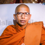 ත්‍රිකුණාමලයේදී පොලීසිය සමඟ ගැටී වැඩ වැරදුණ බලංගොඩ කස්සප හිමි!