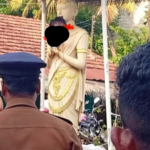 අම්බලන්තොටදී පුද්ගලයෙකු ඝාතනය කර හිස පිළිරුවක ගසයි : පලිගැනීමක් බවට සැක